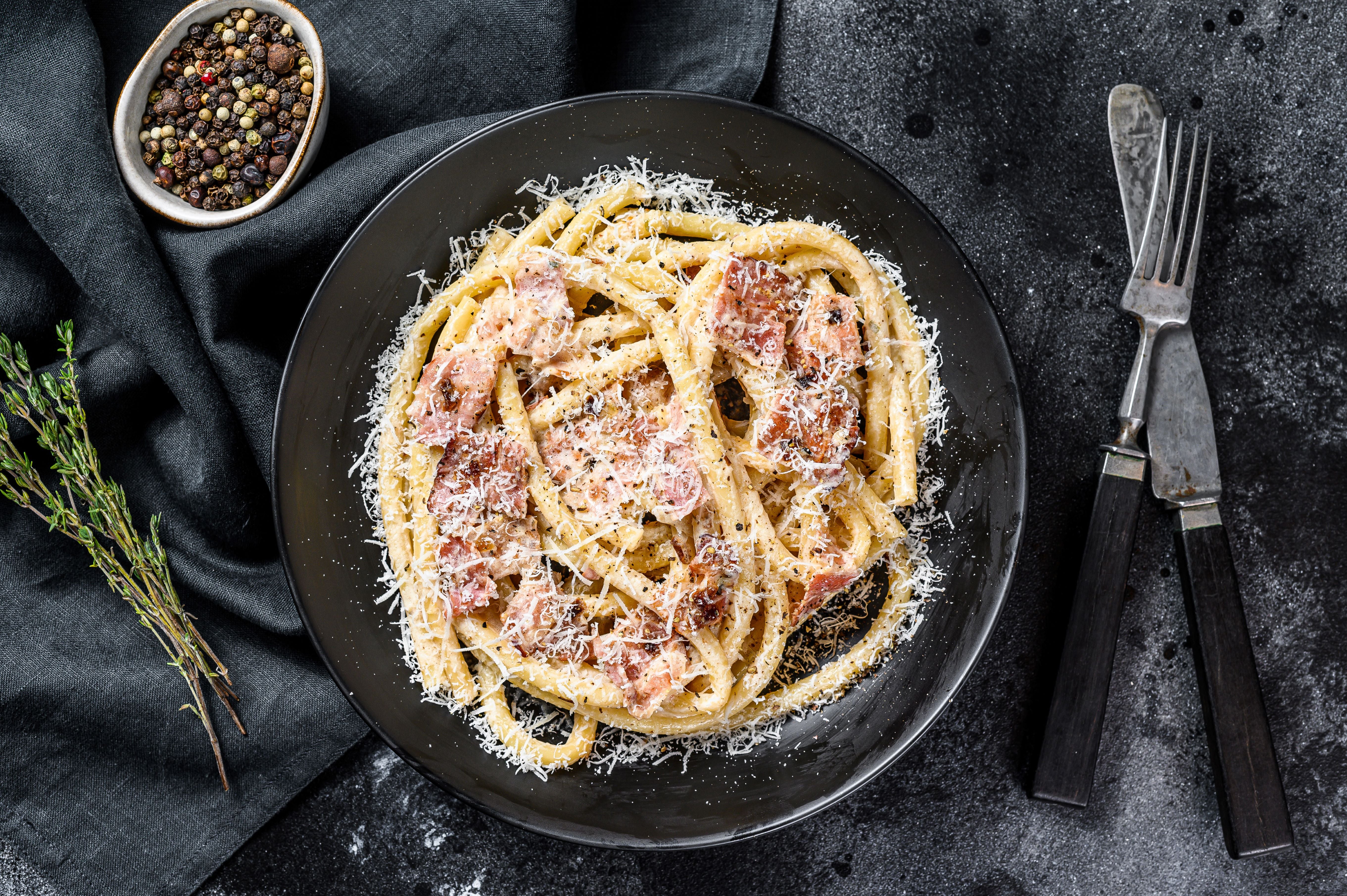 Armando Bucatini pasta carbonara dish